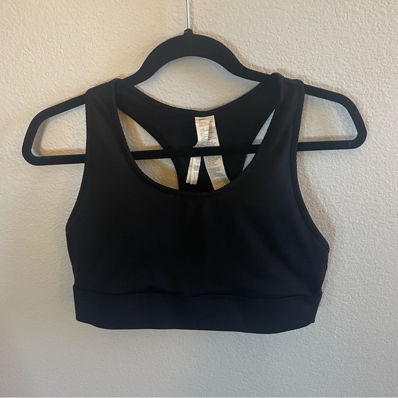 Fabletics Black On-The-Go Medium Impact Sports Bra - Picture 3 of 5